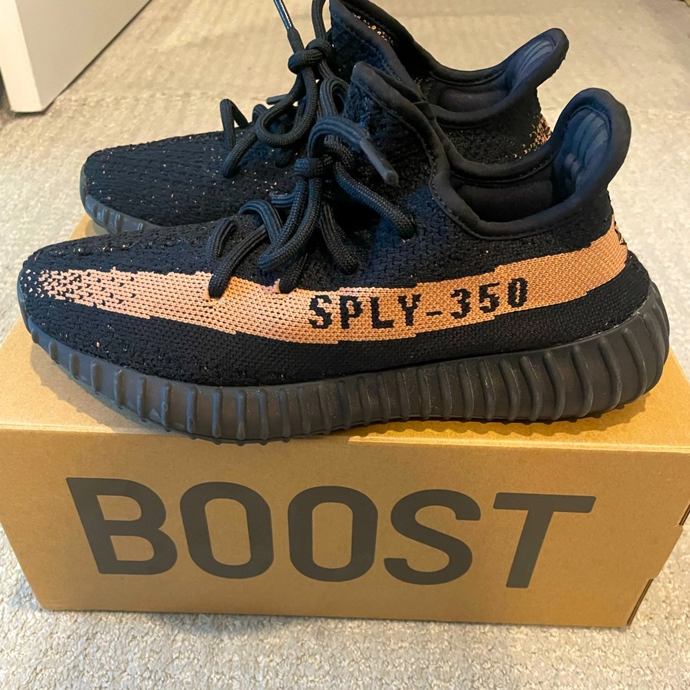 Adidas Yeezy Boost 350 V2 black and copper size 5 kids sneakers